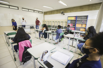 Estudantes da rede estadual de SP terão recuperação intensiva de Português e Matemática a partir desta segunda-feira
