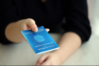 Consignado CLT: trabalhador pode pedir portabilidade da dívida a partir desta sexta, mas terá de procurar os bancos