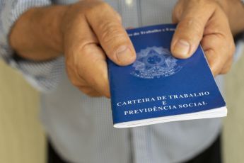 Desemprego recua para 5,6% em julho, menor nível da série histórica do IBGE