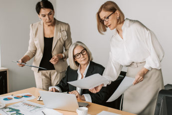 Mulheres ampliam presença no mercado de trabalho e buscam mais oportunidades e igualdade salarial