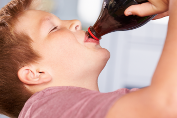 Obesidade infantil cresce e consumo de ultraprocessados preocupa especialistas