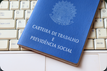 Taxa de desemprego atinge baixa histórica no trimestre até maio, segundo Pnad