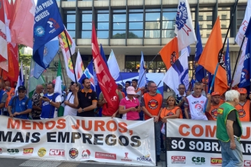 Centrais fazem ato, contra juros altos, em frente ao Banco Central na Paulista