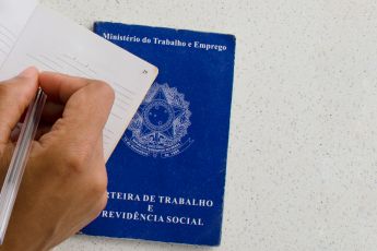 Brasil cria mais de 147 mil empregos com carteira assinada em agosto