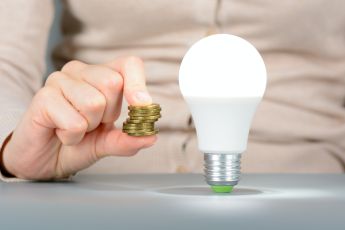Bandeira amarela na conta de luz já está valendo; veja como economizar