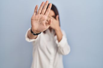 Violência muda rotina e escolhas de 98% das mulheres brasileiras